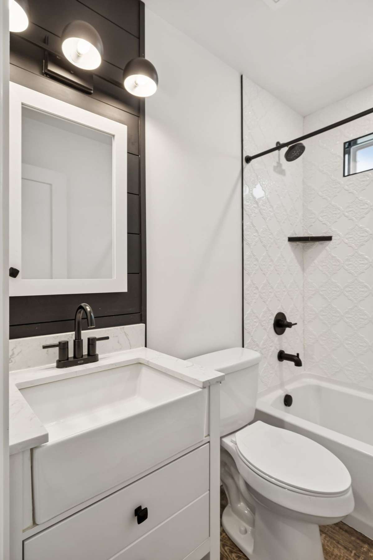 Full bathroom on main level.