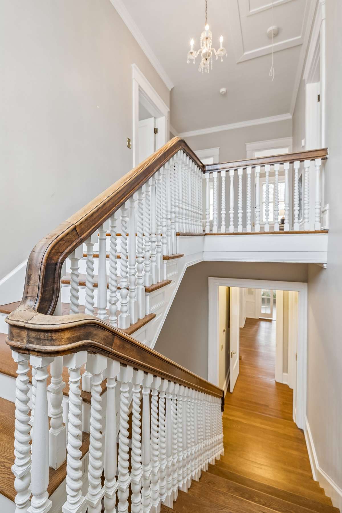 Such detail and timeless elegance in the stairway!