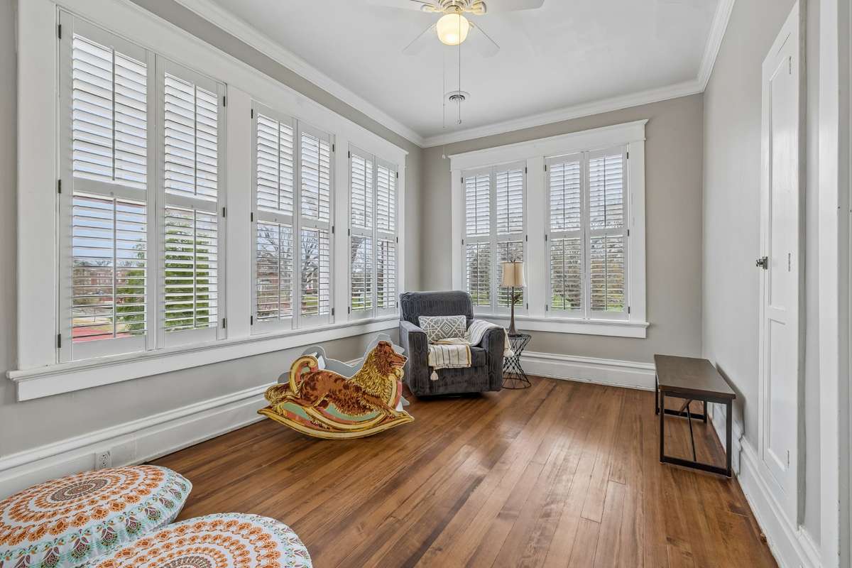Flex room or ??? It joins the front right upstairs bedroom