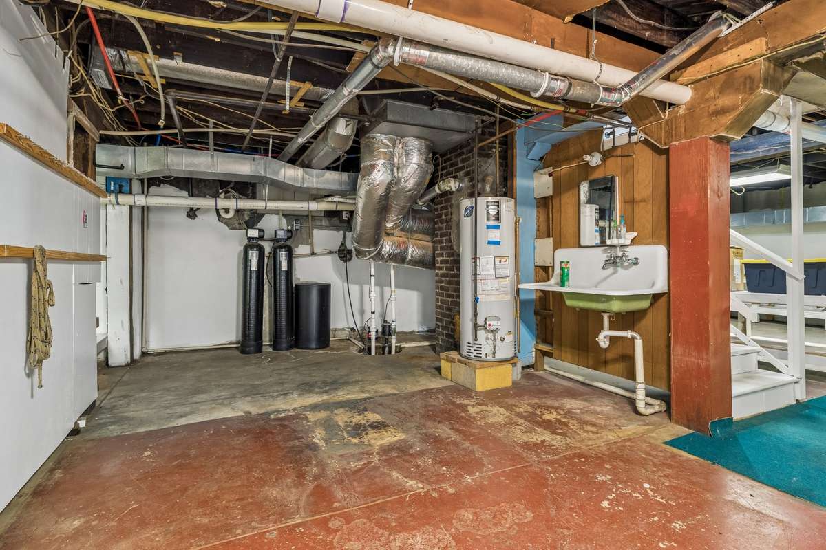 Full Unfinished basement