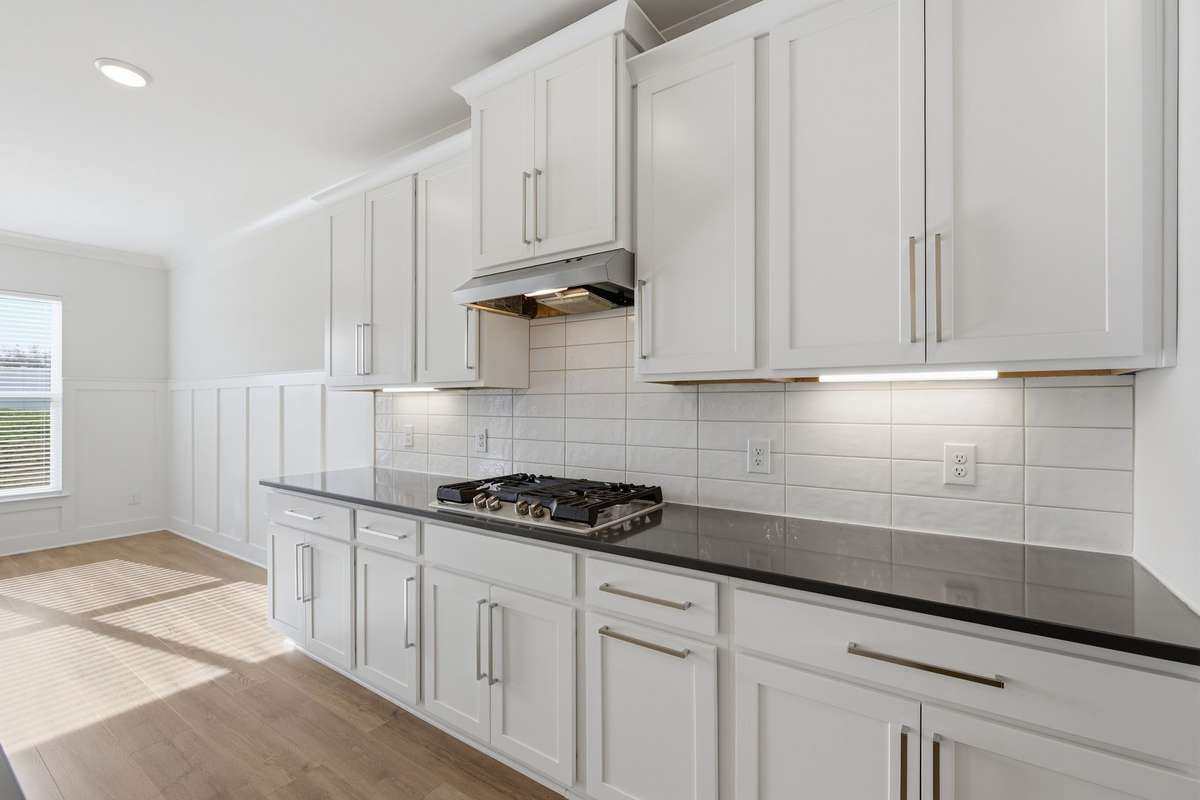 Let's whip up some delicious family meals on this 5 burner gas cooktop and look at all of the counter space too!