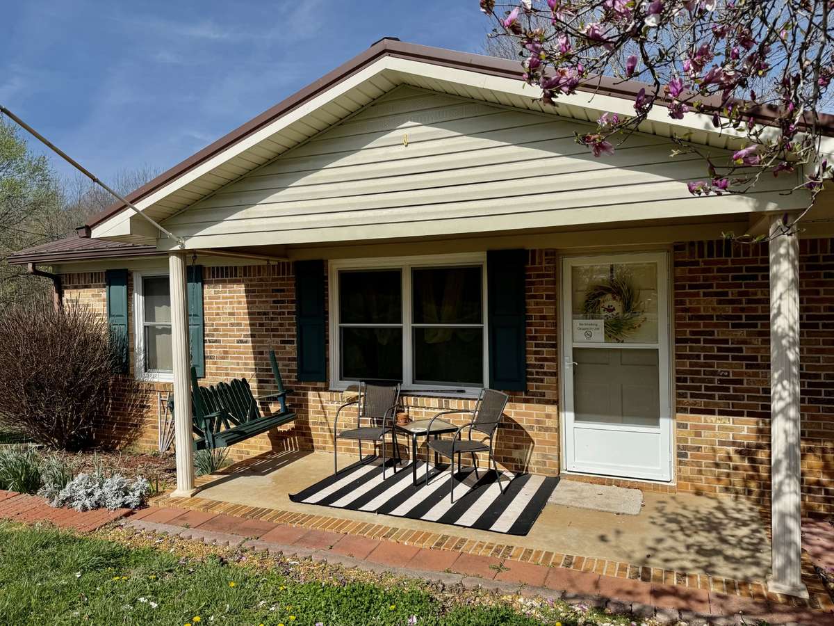 Cute front porch!