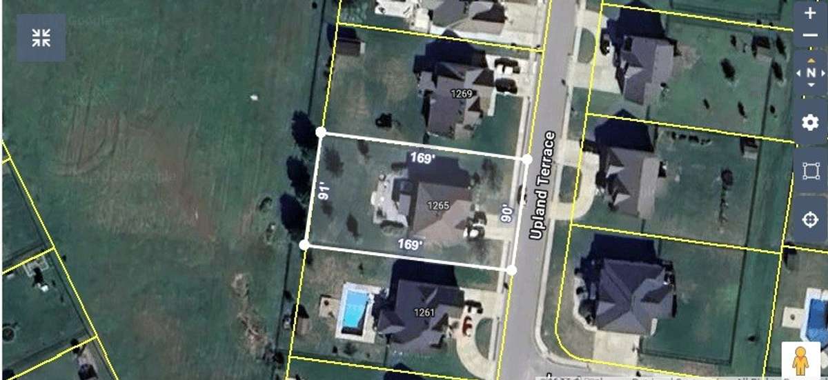 Open green space behind the home—no future development, so you’ll always enjoy added privacy and unobstructed views.