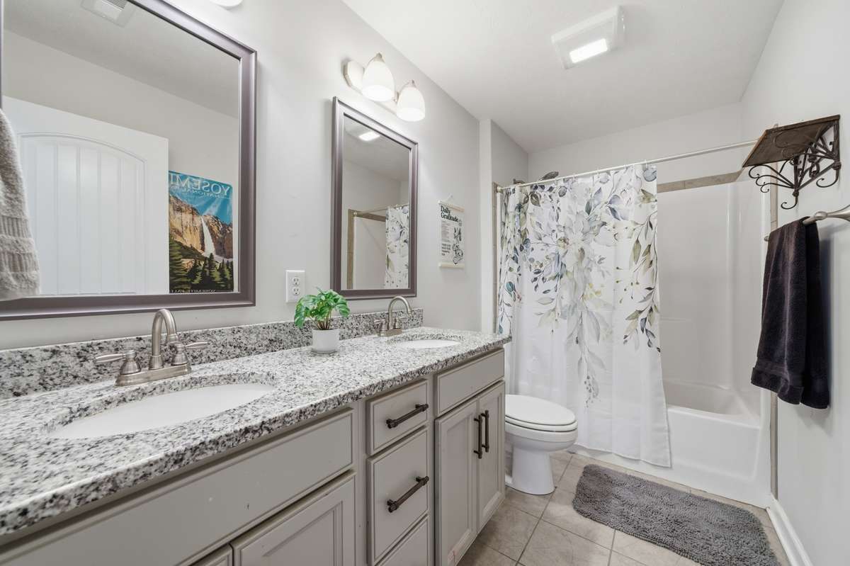 Double Vanity bathroom upstairs
