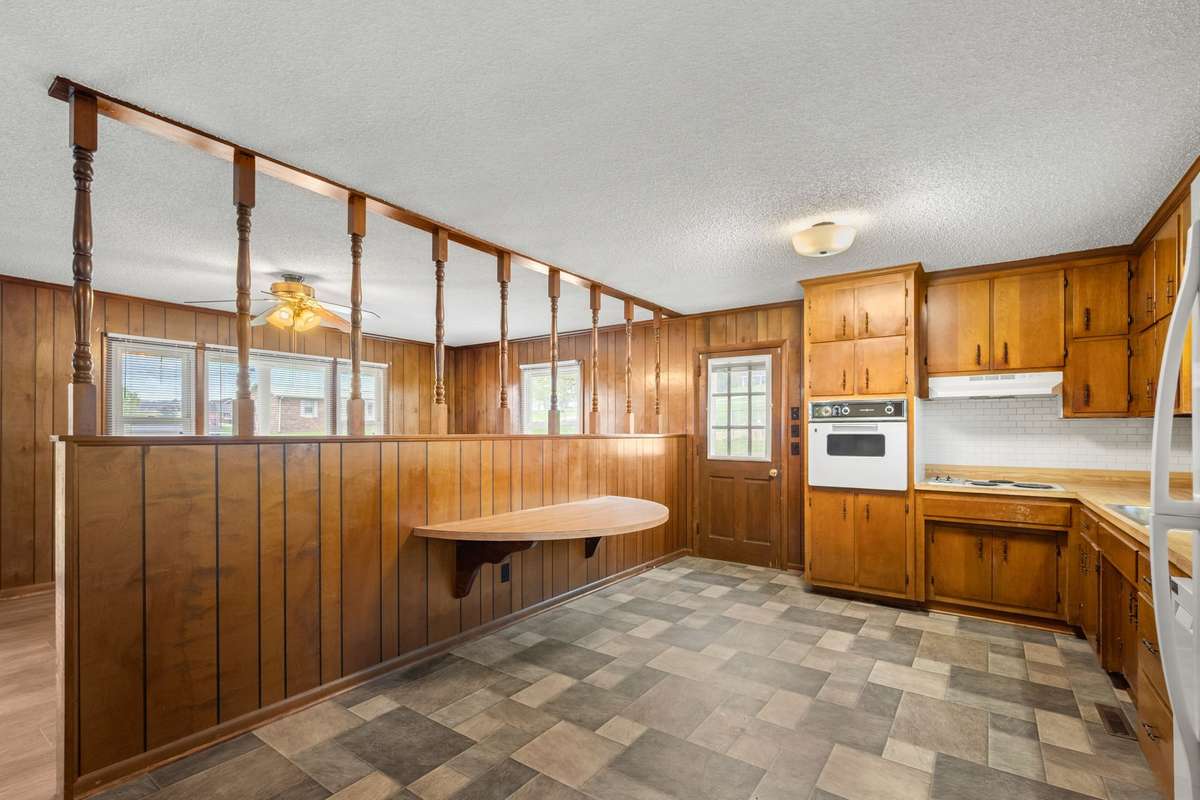 Addl. view of kitchen