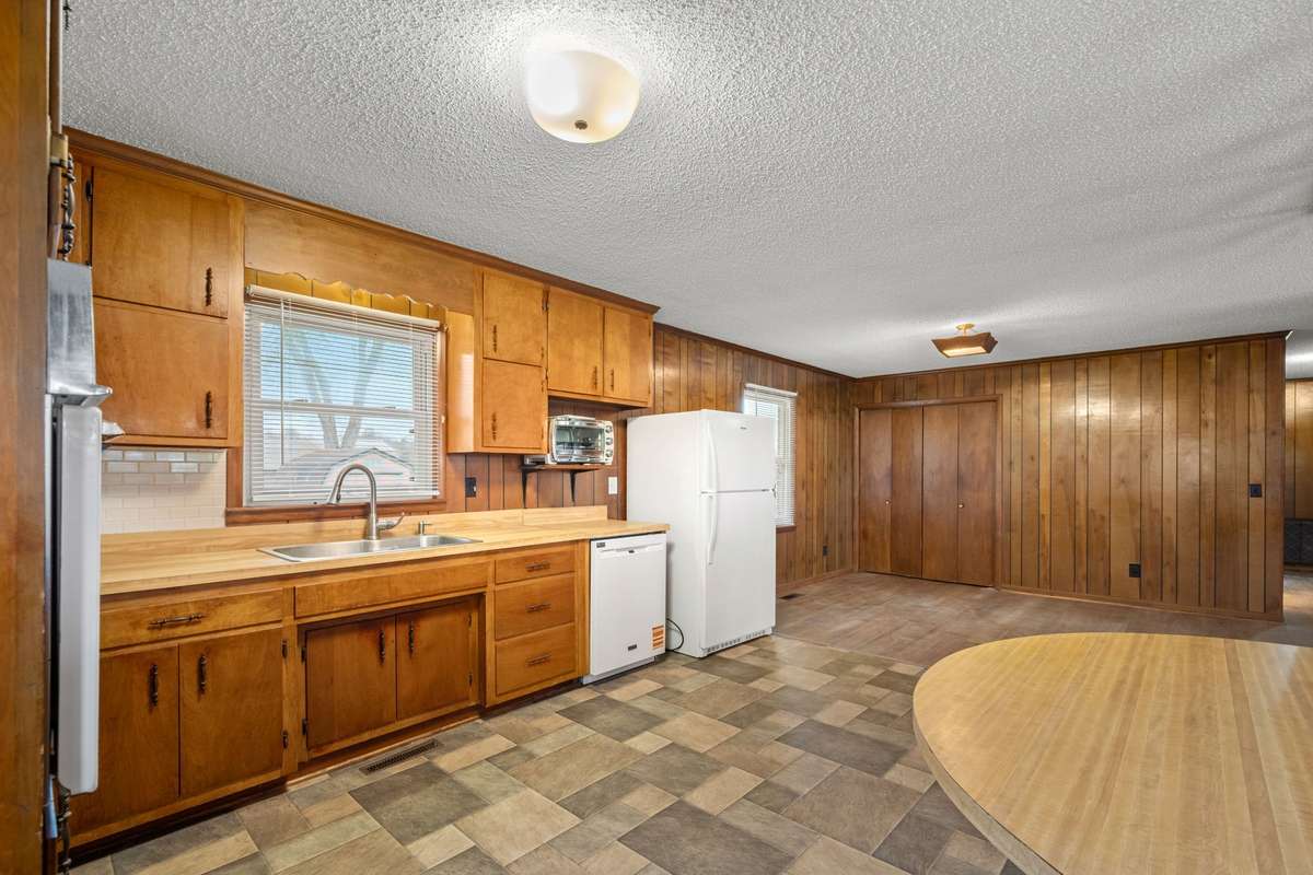 Addl. view of kitchen