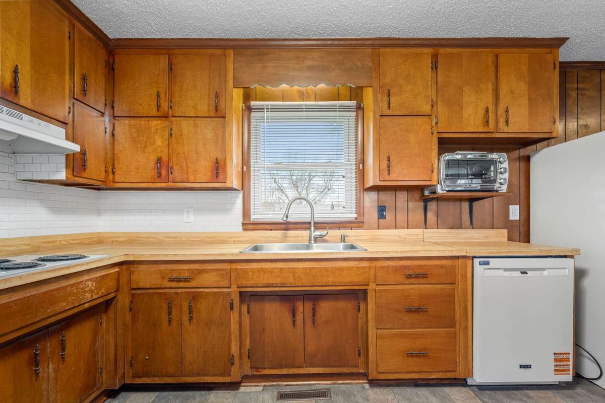 Addl. view of kitchen
