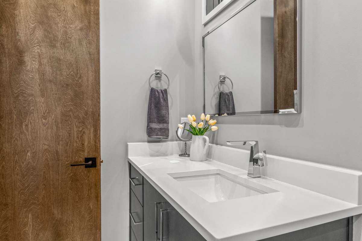Full bathroom with bed #2 on level 2