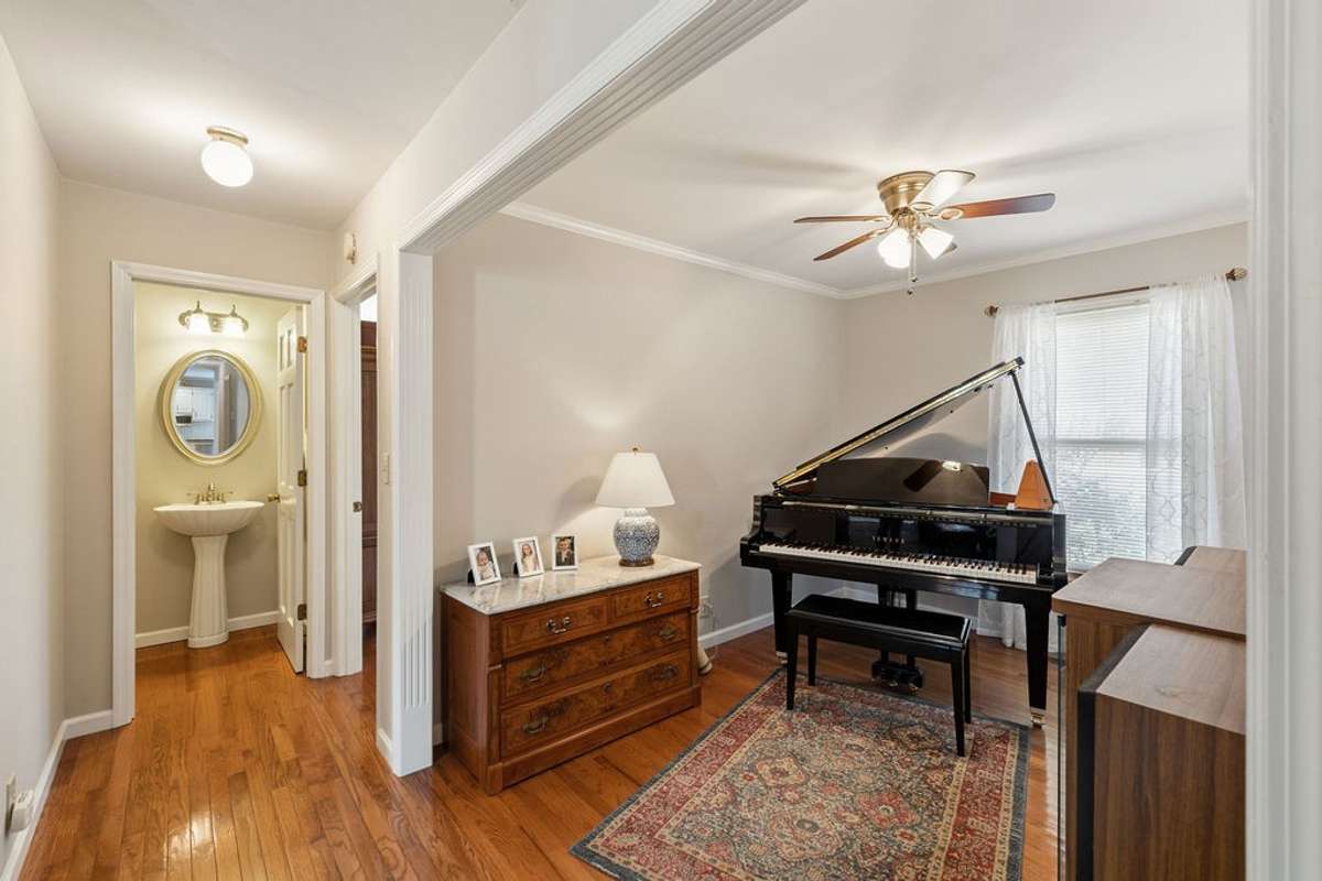 This room is presently used as a music room but would make a great officce.