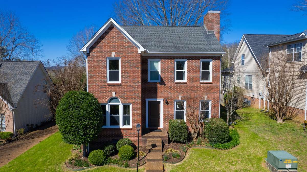 Welcome to 1417 Southampton Ct in historic Franklin!
