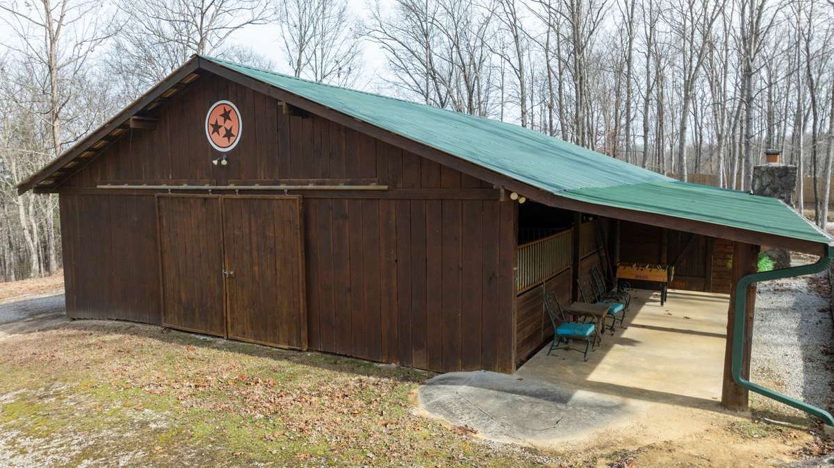 2nd Cabin w/Stalls Angle 2