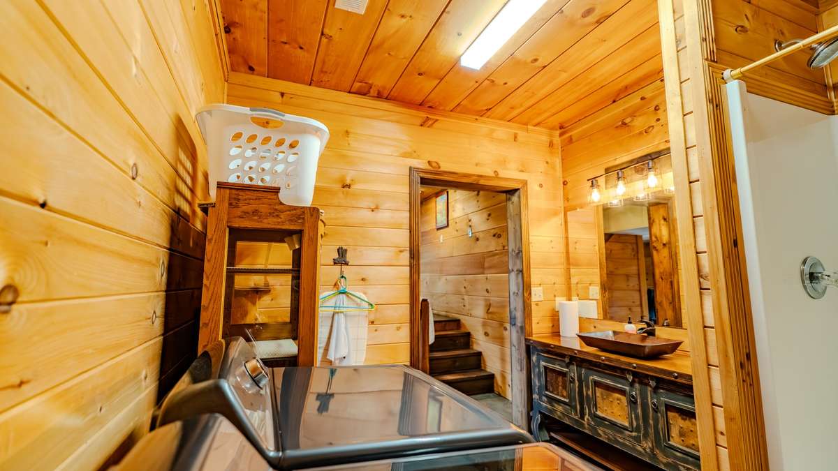 Full Bath/Laundry Room Angle 2