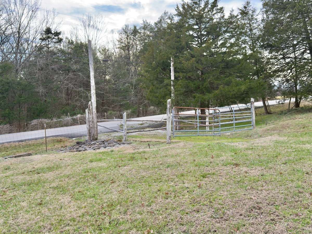 Entrance from Independent Hill Rd to barn and pasture area.
