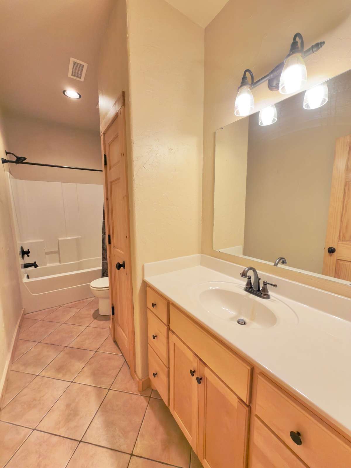 Full bath on 2nd level.