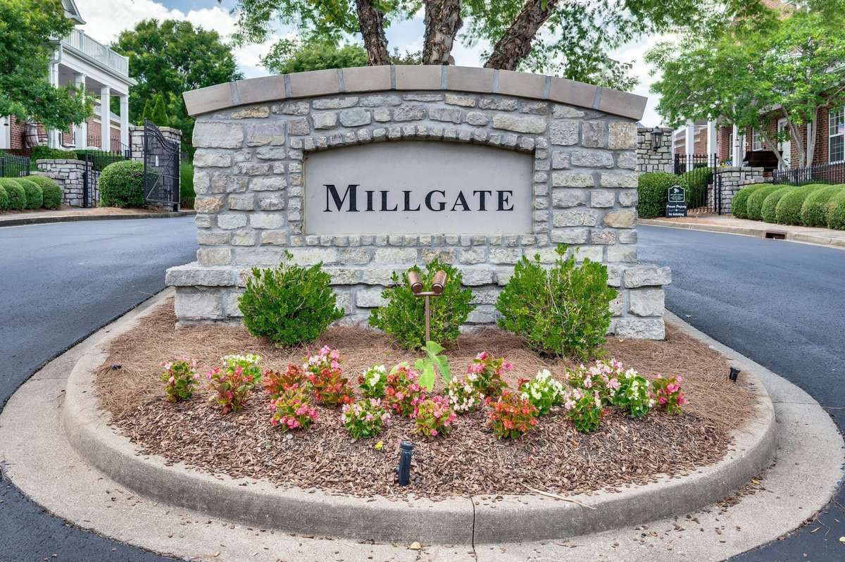 Rare opportunity to own a home in Millgate! Residents don't often move once they discover the convenience and beauty of this hidden gem.  Contact your agent for a showing today!