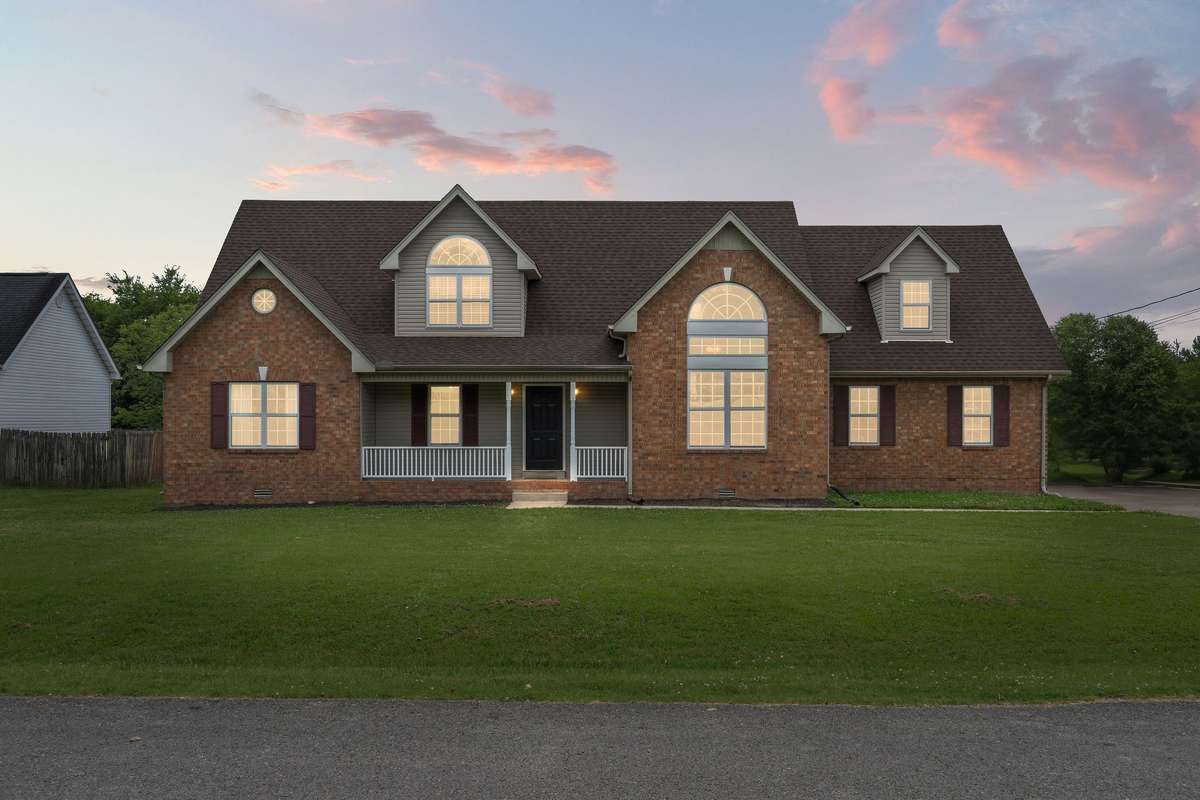 Beautiful 4 bedroom, 3 and a half bathroom in Murfreesboro Tennessee with over half an acre of land and no HOA, a two car garage and updated kitchen.