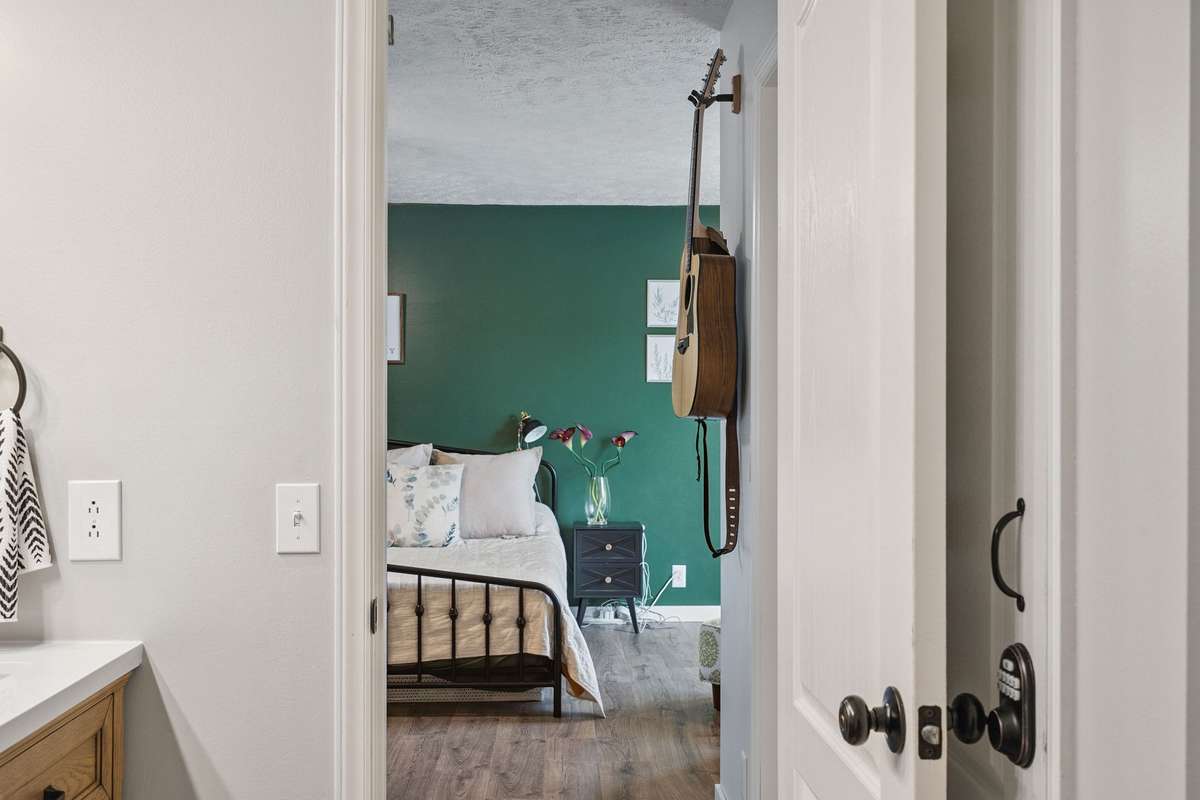 Beautiful primary bathroom in this 4 bedroom, 3 and a half bathroom in Murfreesboro Tennessee with over half an acre of land and no HOA, a two car garage and updated kitchen.
