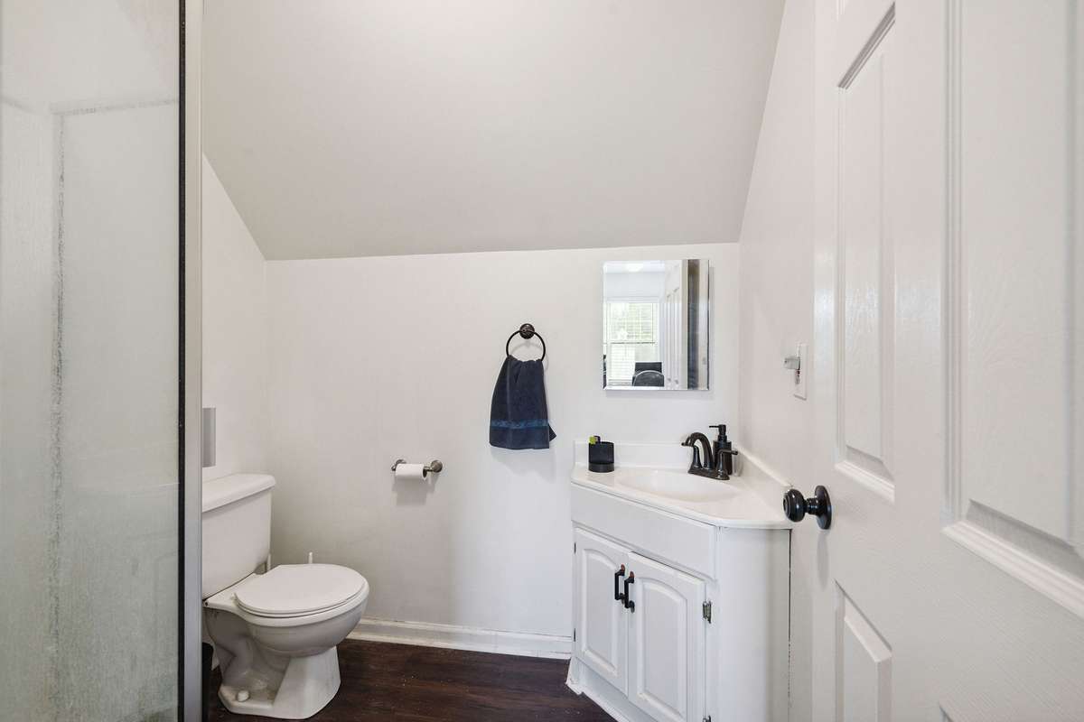 Upstairs bathroom in this 4 bedroom, 3 and a half bathroom in Murfreesboro Tennessee with over half an acre of land and no HOA, a two car garage and updated kitchen.