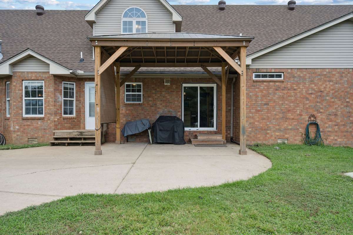 Stunning backyard 4 bedroom, 3 and a half bathroom in Murfreesboro Tennessee with over half an acre of land and no HOA, a two car garage and updated kitchen.