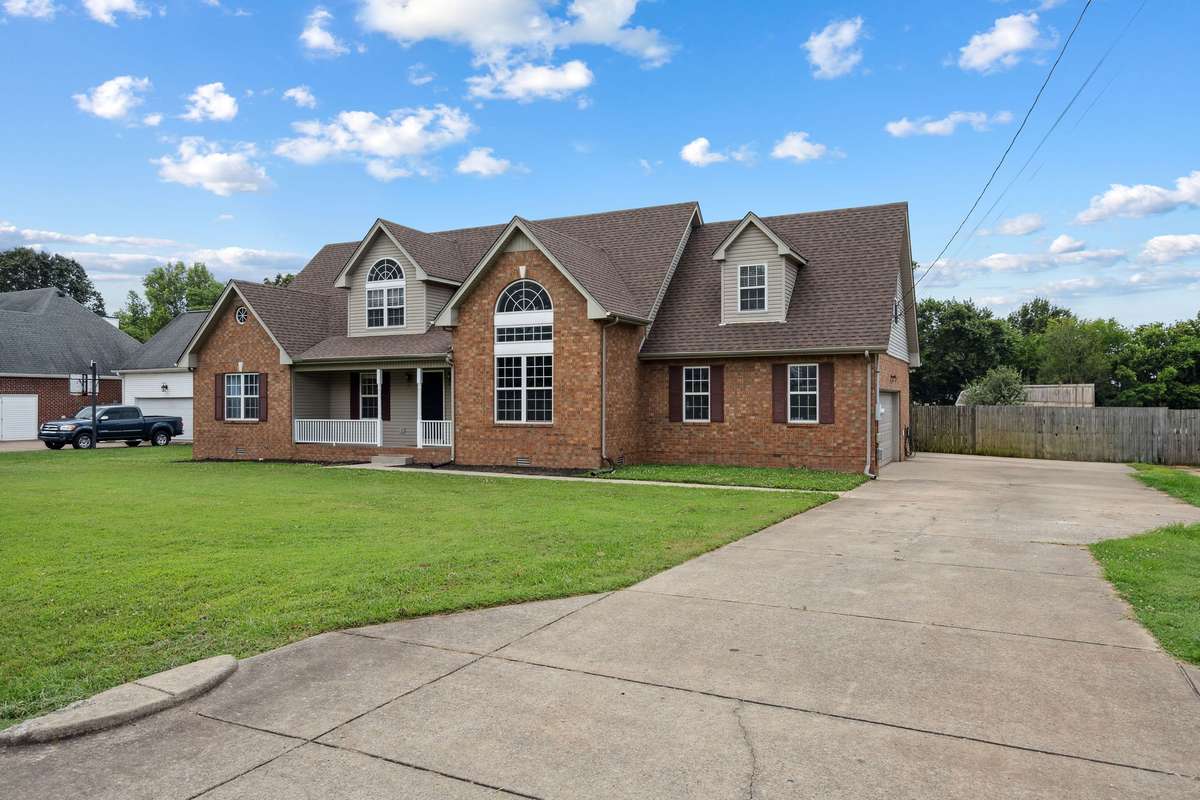 Beautiful 4 bedroom, 3 and a half bathroom in Murfreesboro Tennessee with over half an acre of land and no HOA, a two car garage and updated kitchen.