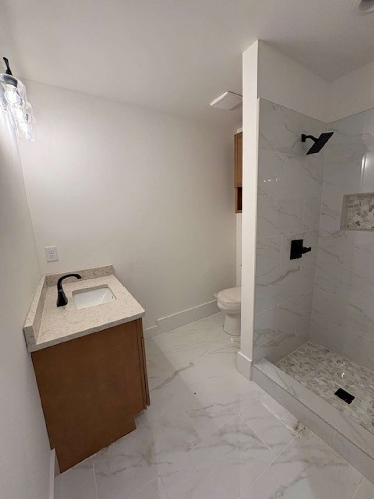 Full bath upstairs
