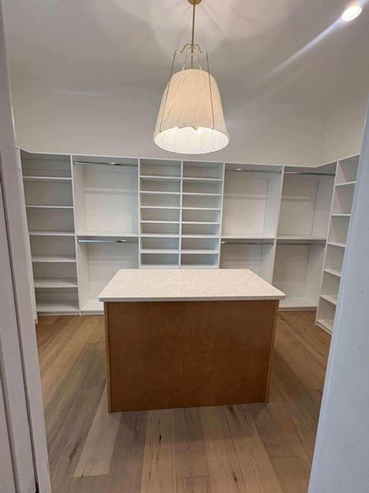 Yes this is an amazing dream closet! The island is full of drawers