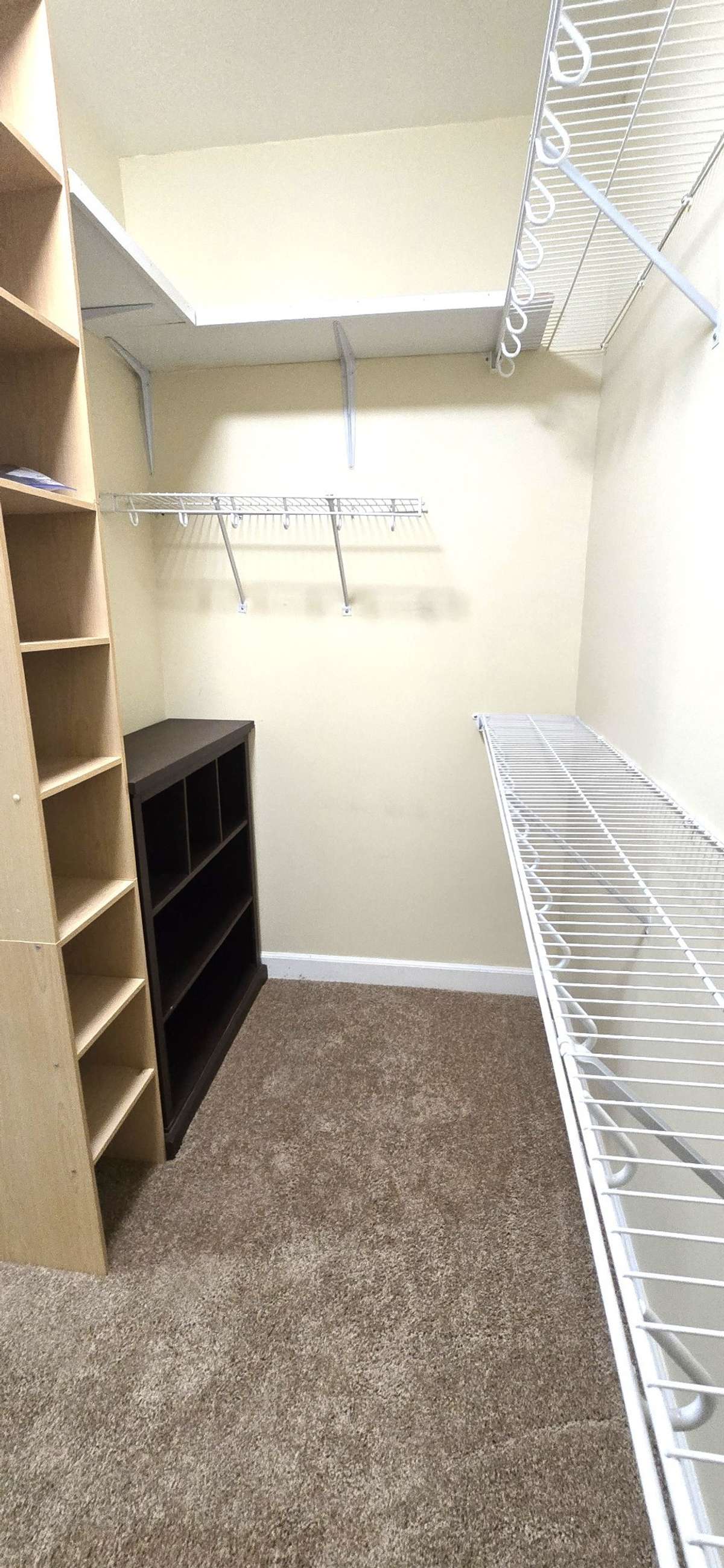 Main bedrm walking closet