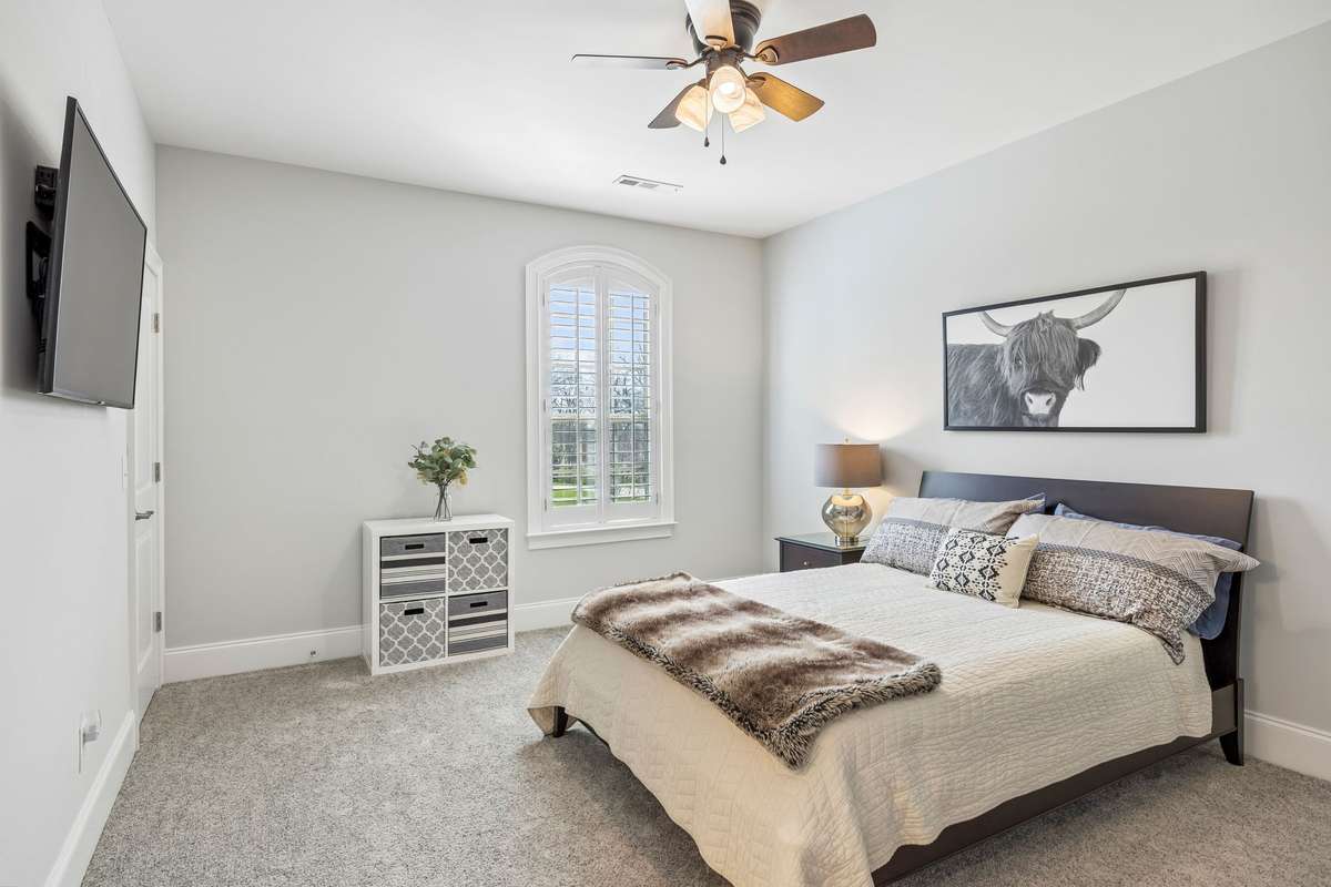 Lovely Guest Bedroom with ensuite bath