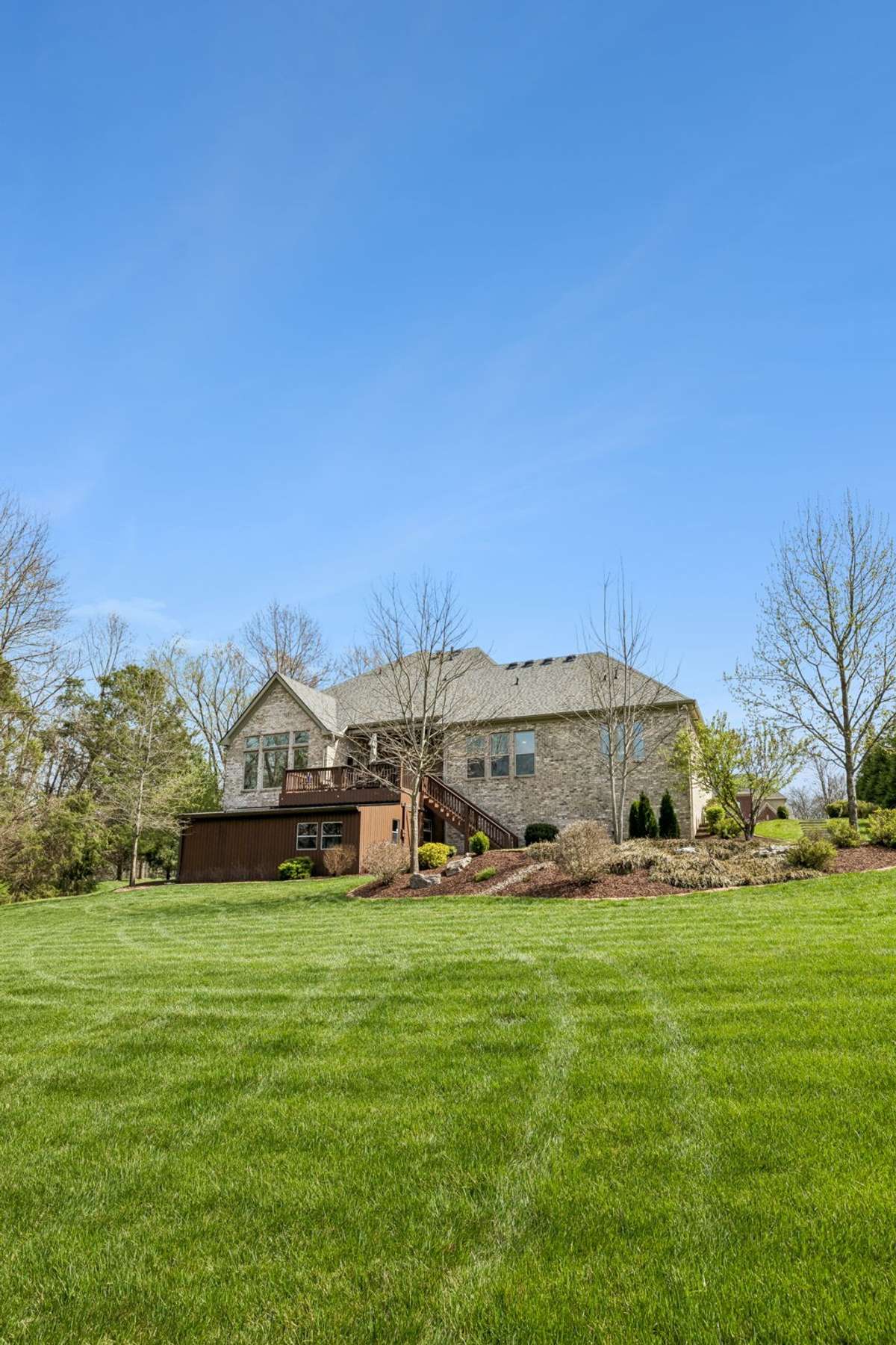 Incredible yard, private and lush