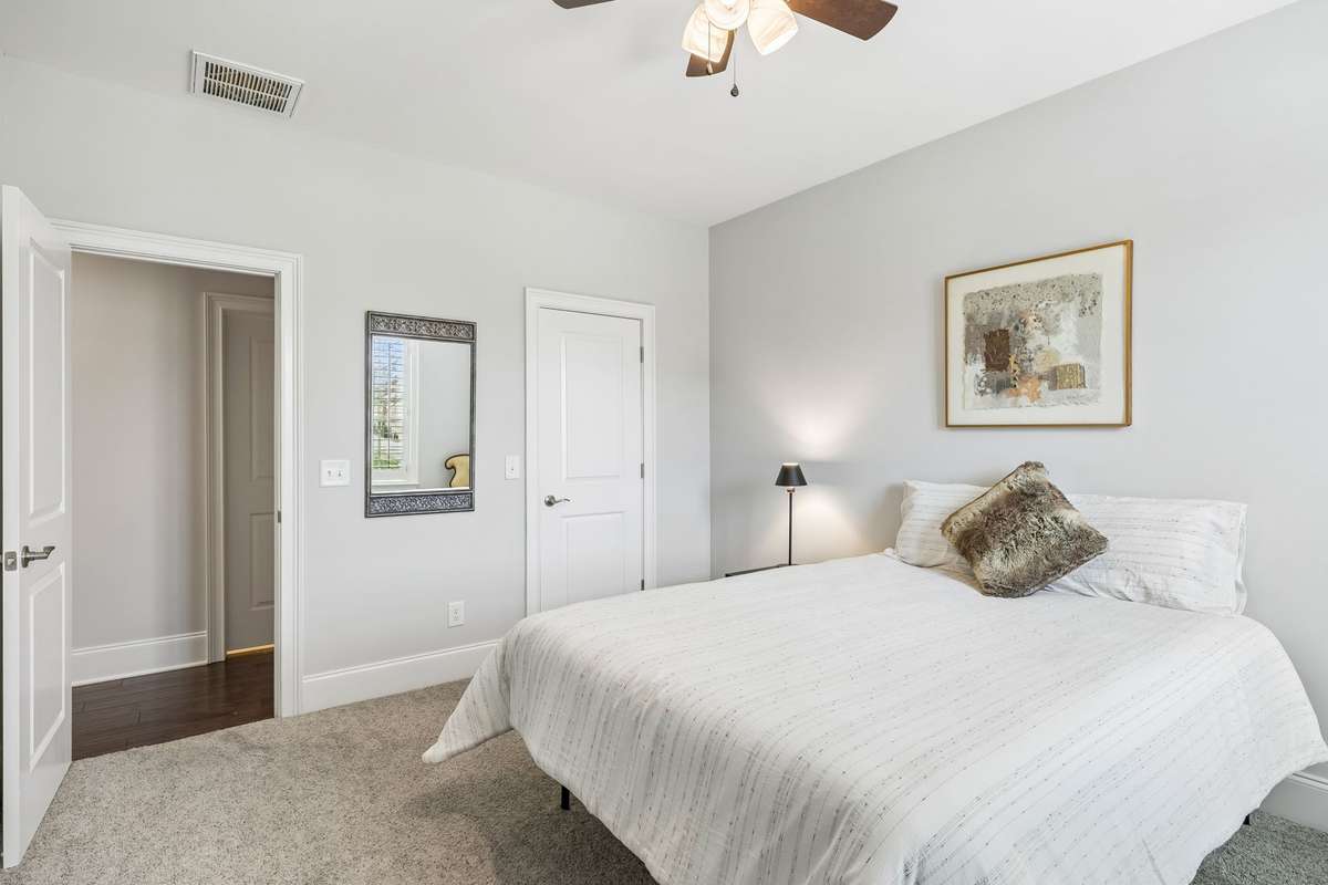 Great walk-in closet
