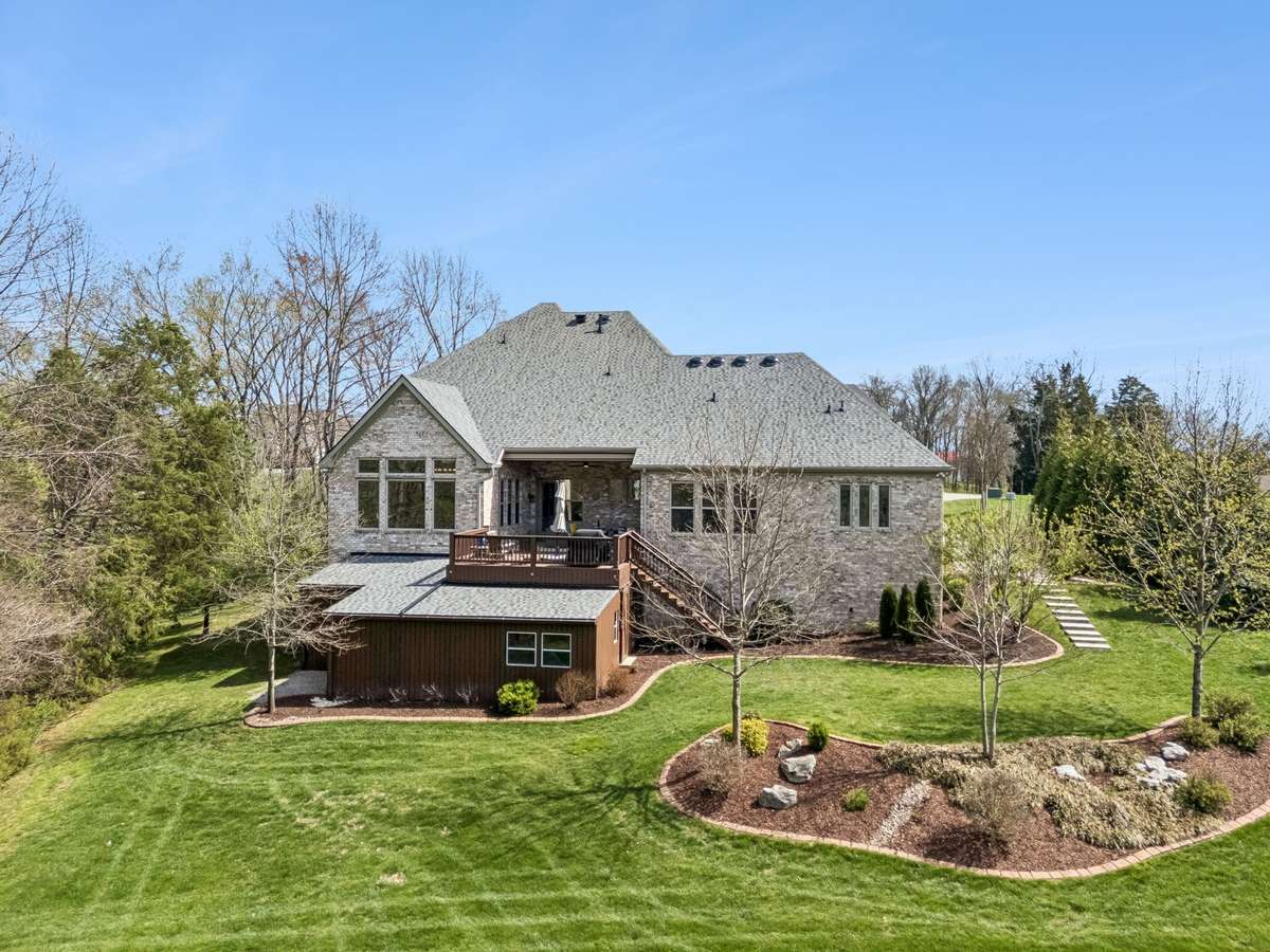There are steps from the driveway to the back yard for easy access.