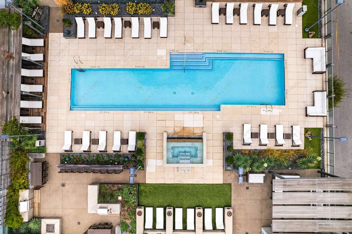 Hot tub open all year round!   New pool furniture just in time for fall entertaining season.