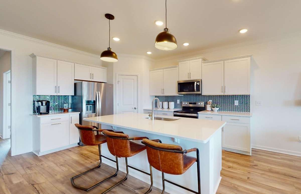 Hampton kitchen layout. Refrigerator, Pendants and furnishings are not included.