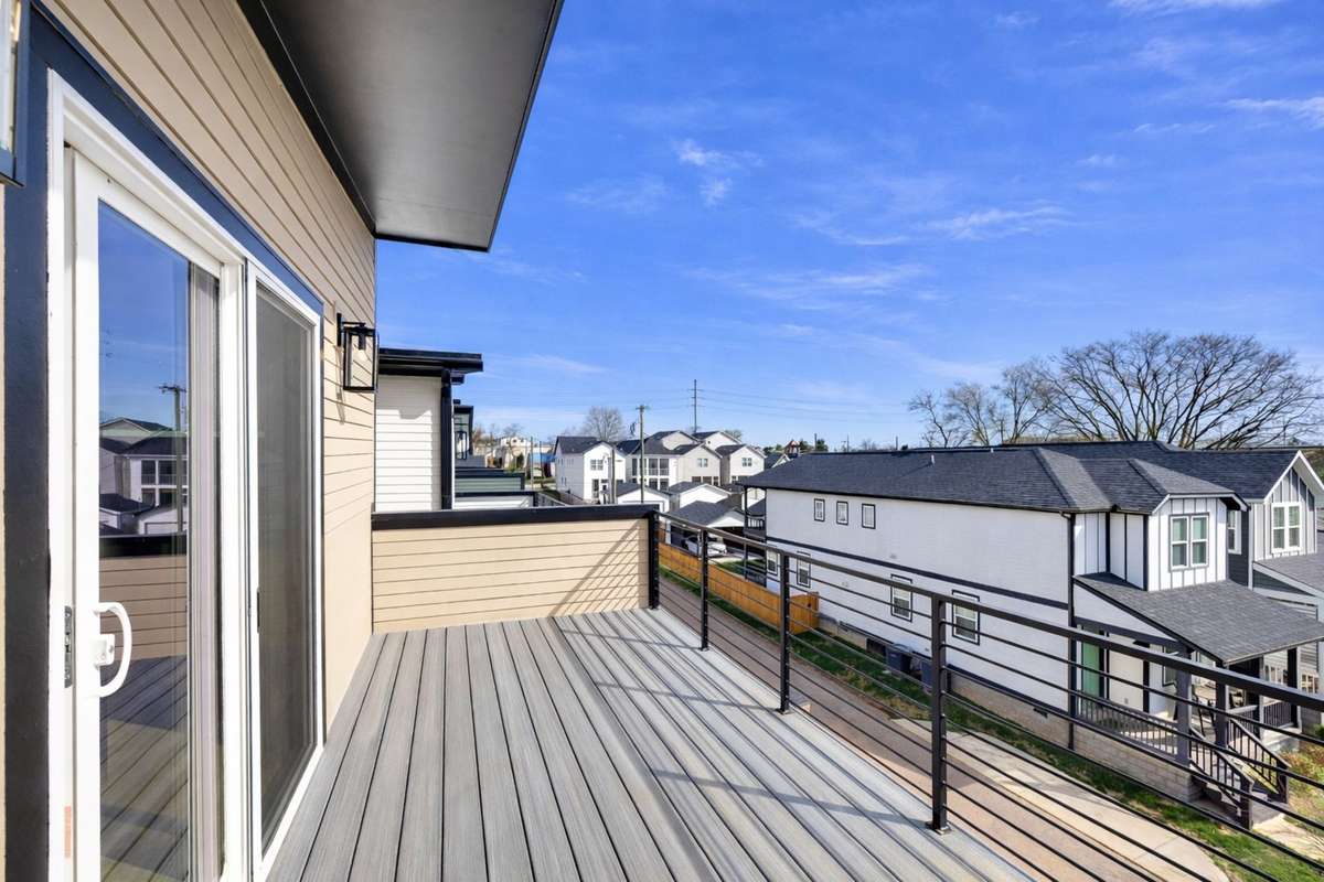 3rd floor balcony