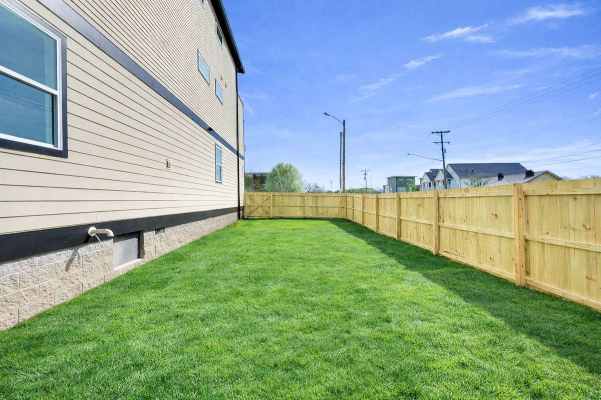 Extra large fully fenced private side yard