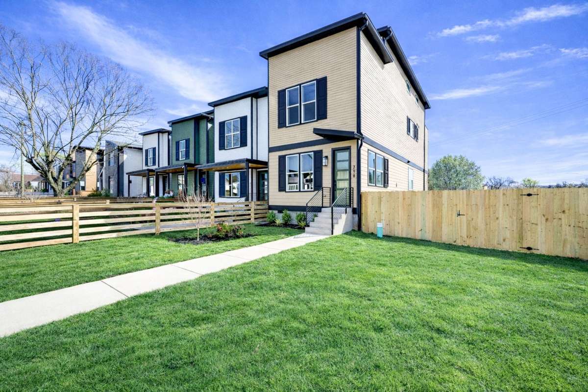 Extra large fully fenced corner lot