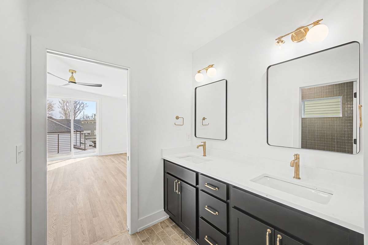 Full Bathroom on 3rd Floor with Double Vanities