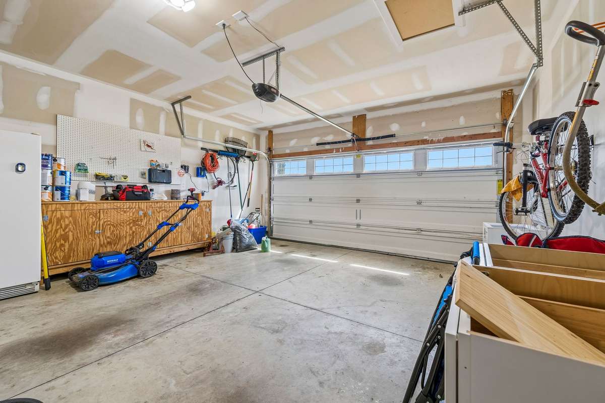 Plenty of storage in this Garage!
