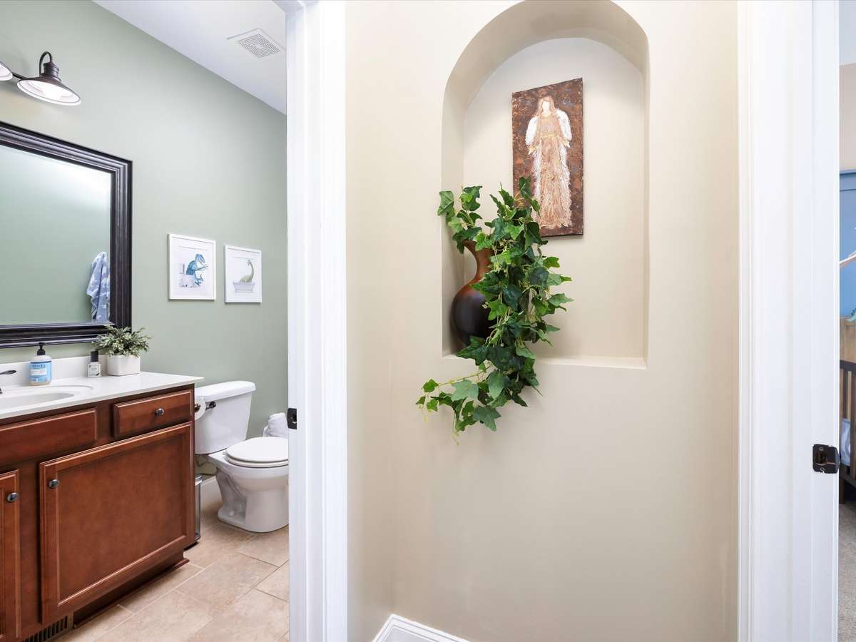 Hall bath on main level with shower/tub combo