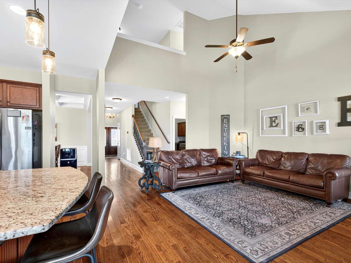 Grand space with optimal layout!