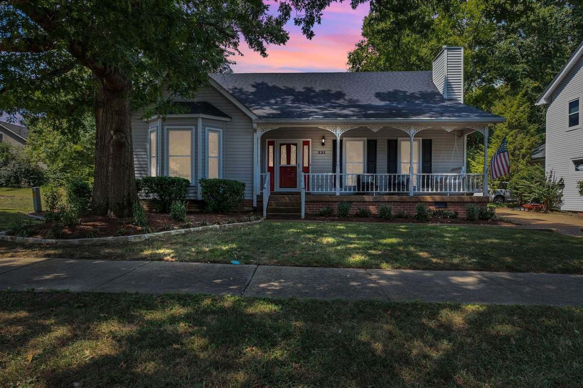 Welcome to 221 Adams Ct in Downtown Franklin