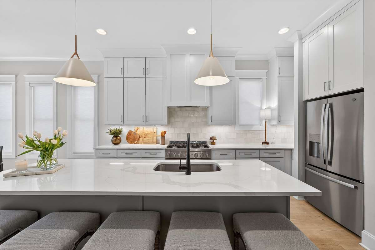 A bright, chef-inspired kitchen designed for both beauty and function.