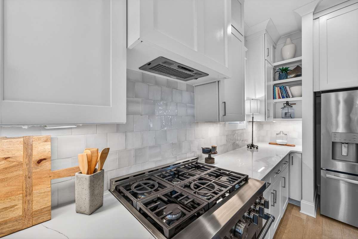 A chef-caliber range paired with elegant finishes and thoughtful design.