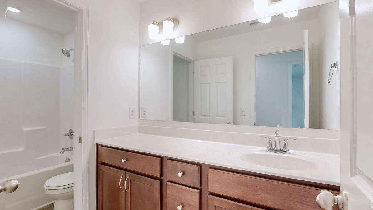 2nd Full Bathroom upstairs