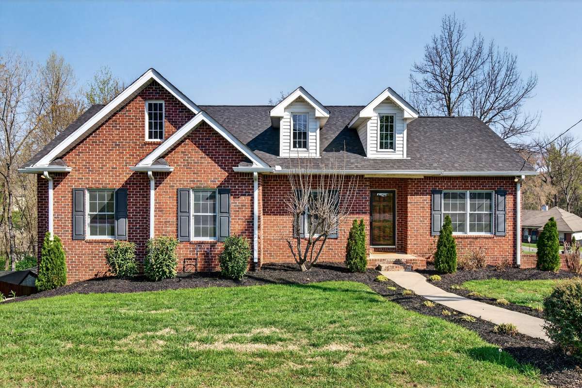Welcome home to 3001 Dunedin Ct, Old Hickory, TN!