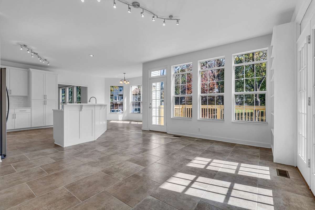 Florida Room space can hold a large sitting area or a banquet table for hosting large dinner parties.