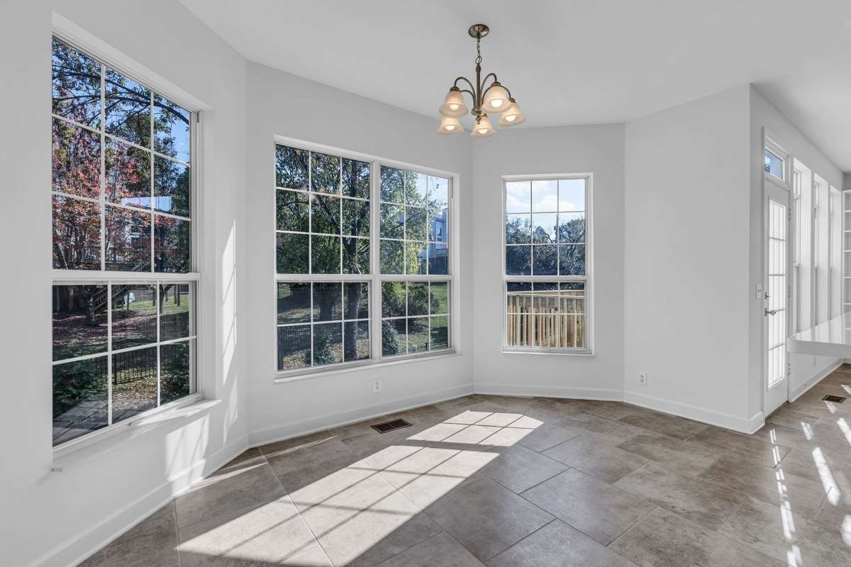 Eat-In with bay windows with plenty of natural light