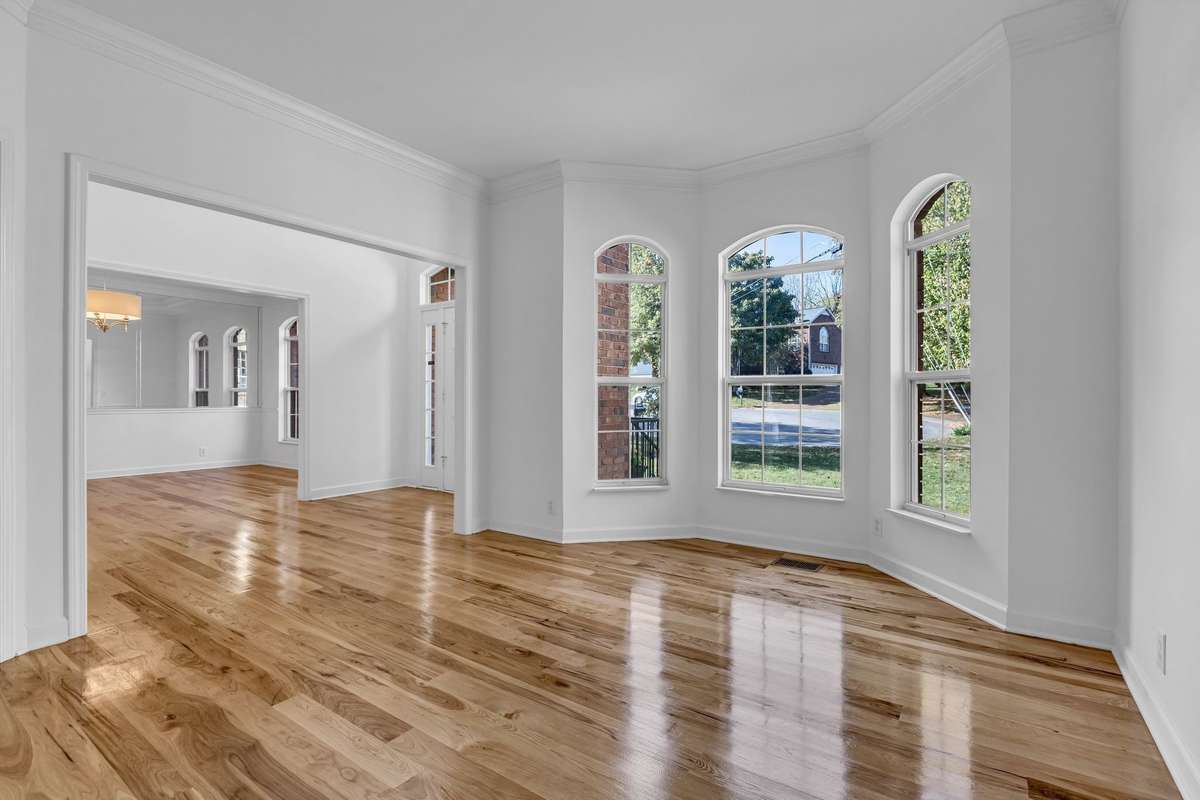 Arched Bay Windows let in a lot of natural sunlight