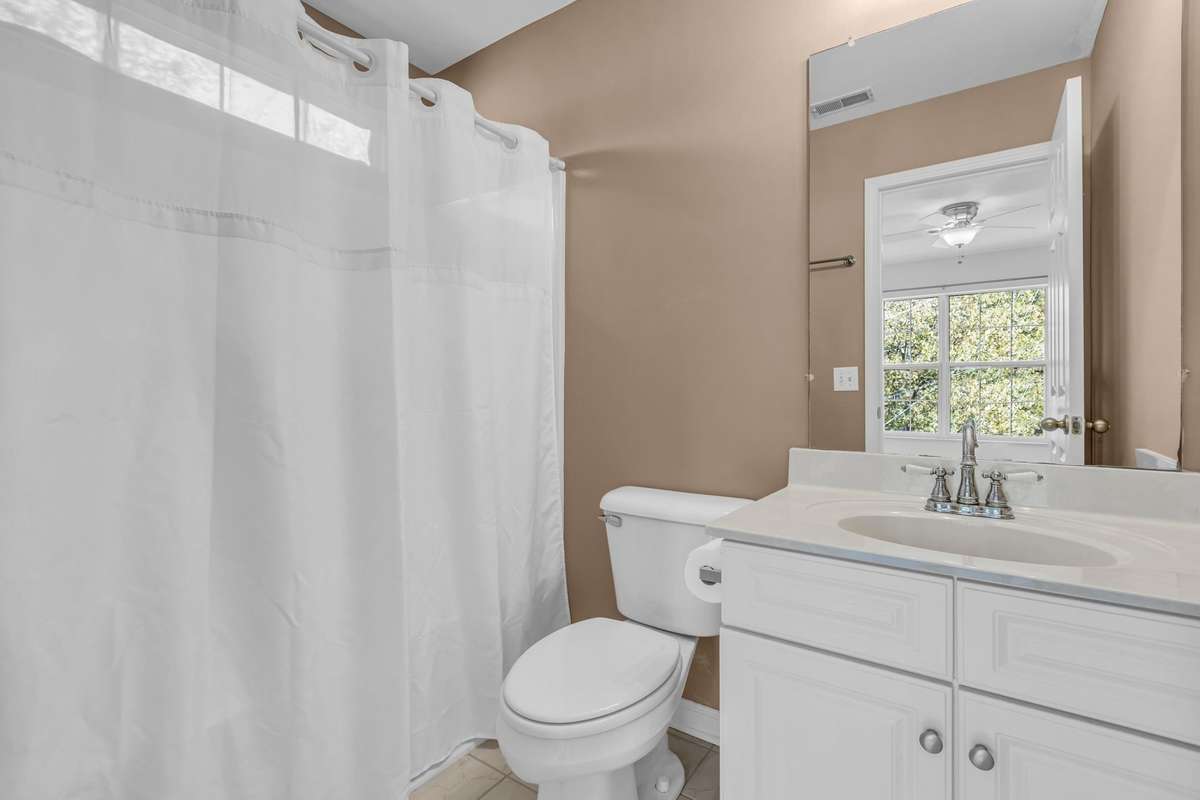 Bedroom #4 private bathroom