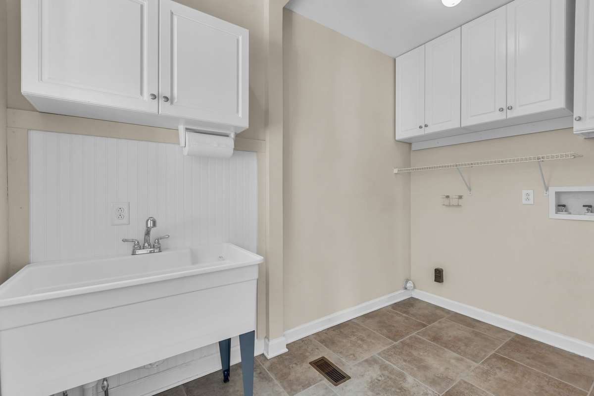 Expansive Utility Room off Kitchen/Florida Room has a large washtub and laundry chute from Master Bathroom Walk-In Closet.